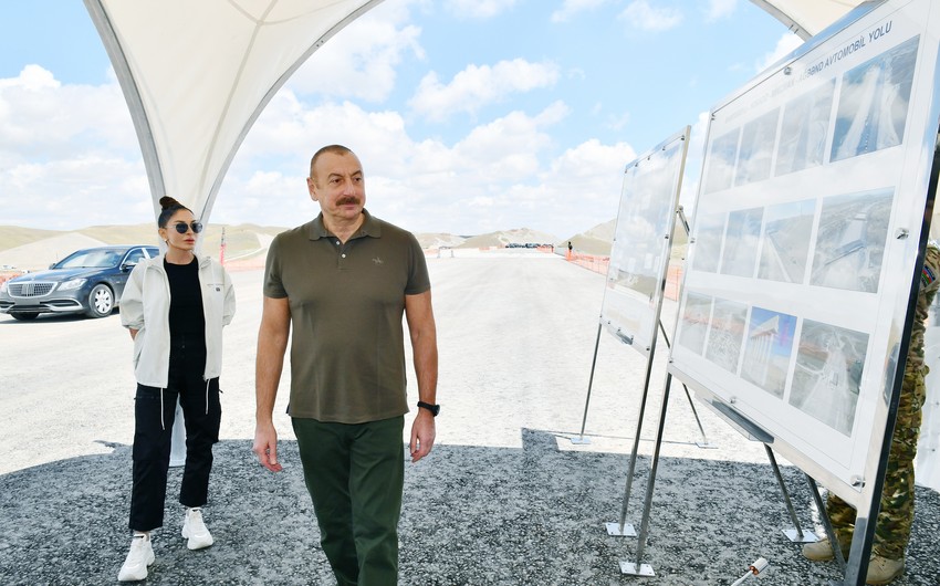 İlham Əliyev və Mehriban Əliyeva Zəngəzur dəhlizinin tikintisi ilə tanış olublar - YENİLƏNİB
