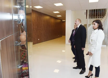 Prezident İlham Əliyev və birinci xanım Şəkidə Heydər Əliyev Mərkəzinin açılışında iştirak ediblər