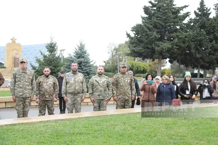 Bakıda hərbi orkestrlərin müşayiəti ilə Zəfər yürüşü keçirilib - YENİLƏNİB