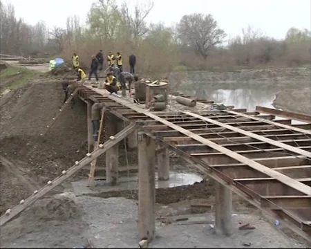 Tərtərçay üzərindəki qəzalı körpü əsaslı şəkildə bərpa edilir - FOTO