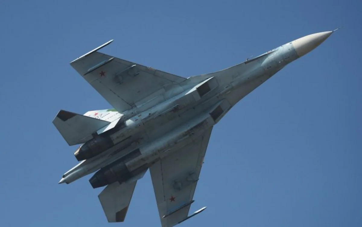Rusiyanın Su-27 qırıcısı ABŞ-a məxsus bombardmançı təyyarəni sərhəddə müşayiət edib