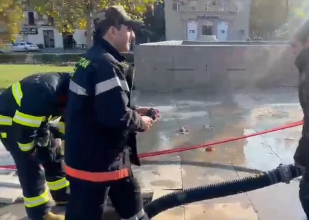 Bakıda yeraltı piyada keçidinə dolan su boşaldılıb