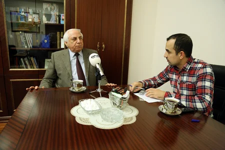 Hadı Rəcəbli: “Deputatın telefonuna cavab verməyən məmurlara qarşı şəxsi nifrət oyanır” - MÜSAHİBƏ