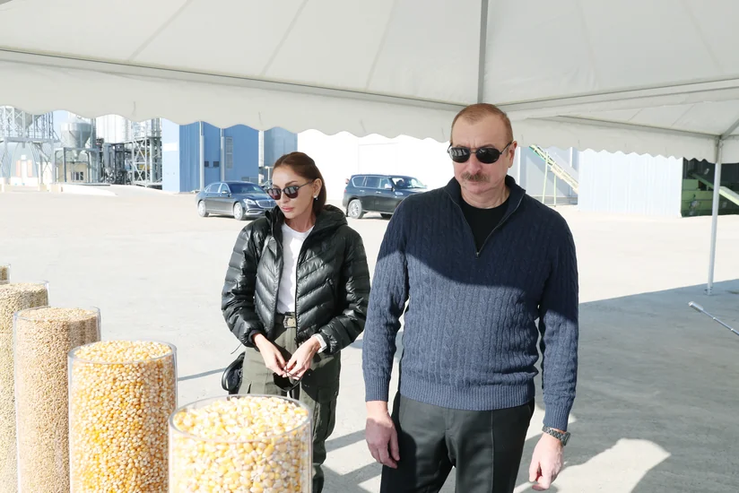 Президент Ильхам Алиев и первая леди Мехрибан Алиева ознакомились с условиями в Агджабединском зерновом агропарке