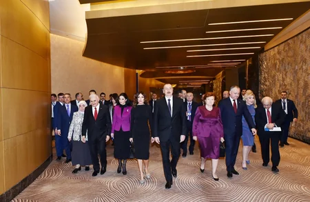 Mehriban Əliyeva Nizami Gəncəvi Beynəlxalq Mərkəzinin qızıl medalı ilə təltif edilib - YENİLƏNİB-2