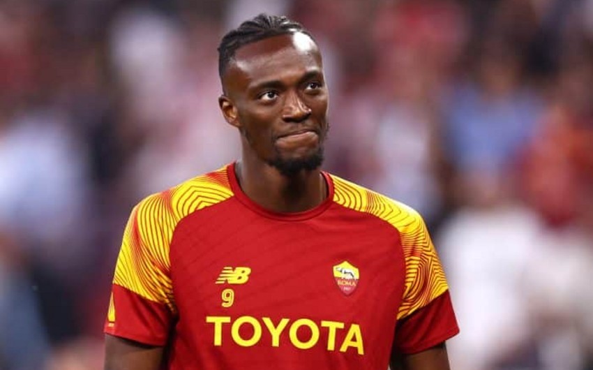 Romanın futbolçusu uzunmüddətli zədədən sonra məşqlərə başlayıb 