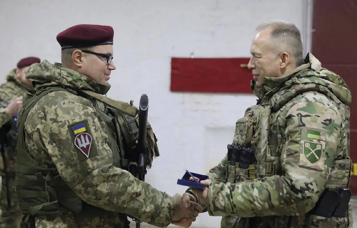 Ukrayna SQ-nin baş komandanı Kursk istiqamətinə səfər edib