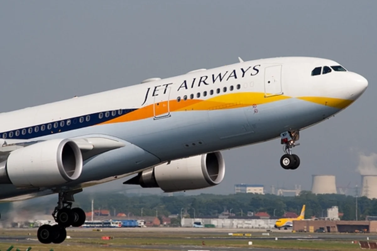 Самолет Jet Airways экстренно сел в Омане из-за угрозы взрыва