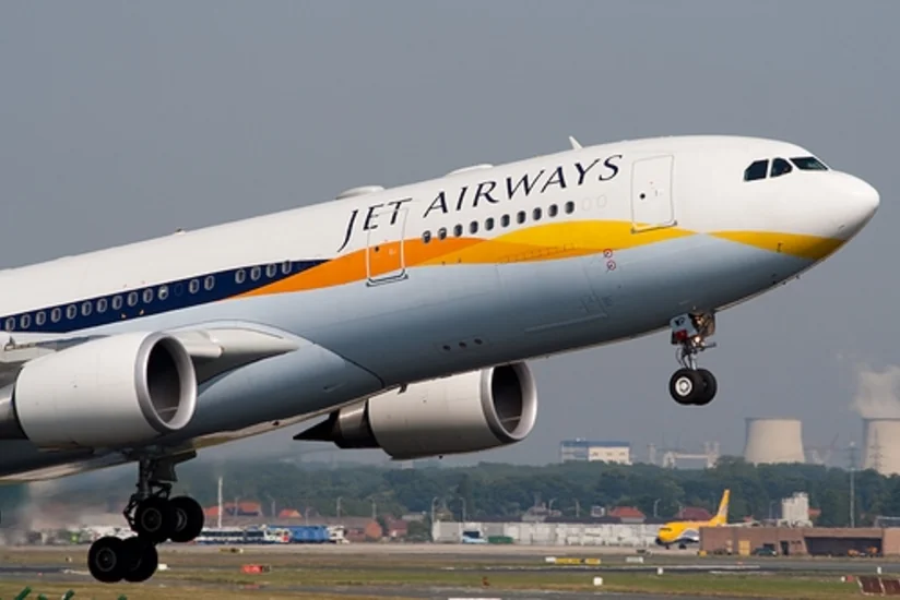 Самолет Jet Airways экстренно сел в Омане из-за угрозы взрыва