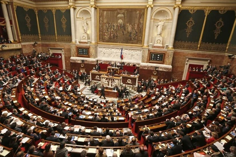 Fransa parlamenti Baş naziri istefaya göndərib