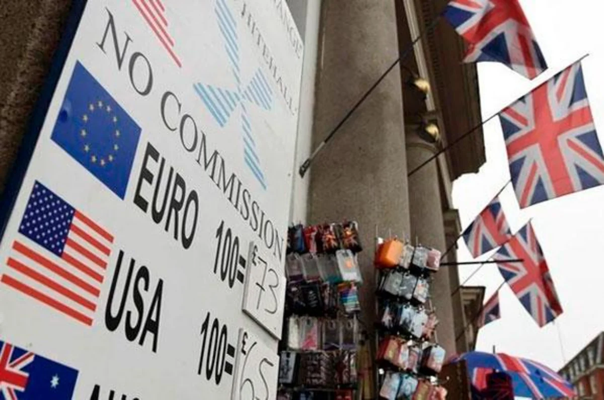 ​Britaniya funtu Brexit sorğusu nəticəsində kəskin düşüb