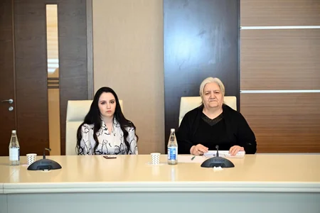 Mədəniyyət naziri Qəbələdə vətəndaşların müraciətlərini dinləyib