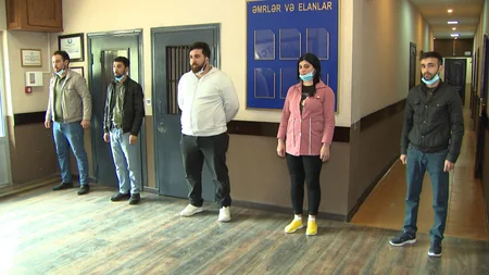Bakıda özünü jurnalist kimi təqdim edən salon rəhbəri cərimələndi - VİDEO