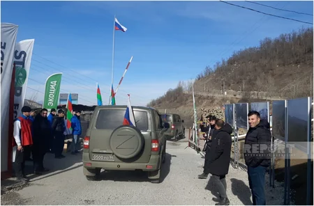Total of 30 vehicles of peacekeepers move freely through Khankandi-Lachin road