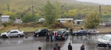 Şəkidə 7 avtomobil toqquşub, keçmiş baş həkim xəsarət alıb