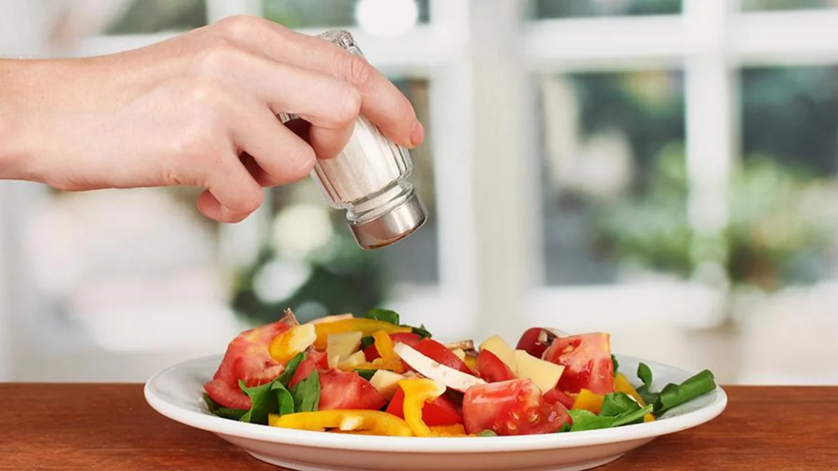 Nutritionist warns against eating salty food at night