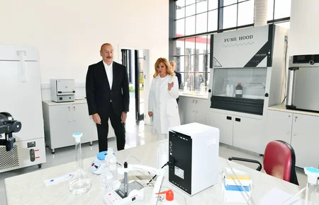İlham Əliyev Bakıda “Diamed” dərman istehsalı zavodunun açılışında iştirak edib