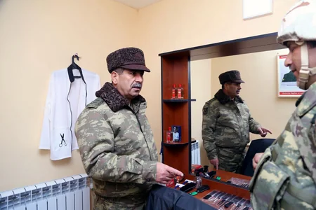 Azərbaycanın müdafiə naziri cəbhə xəttinə gedib