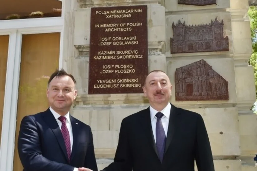İlham Əliyev və Andjey Duda Polşa memarlarının xatirəsinə həsr edilən lövhələrin açılış mərasimində iştirak edib