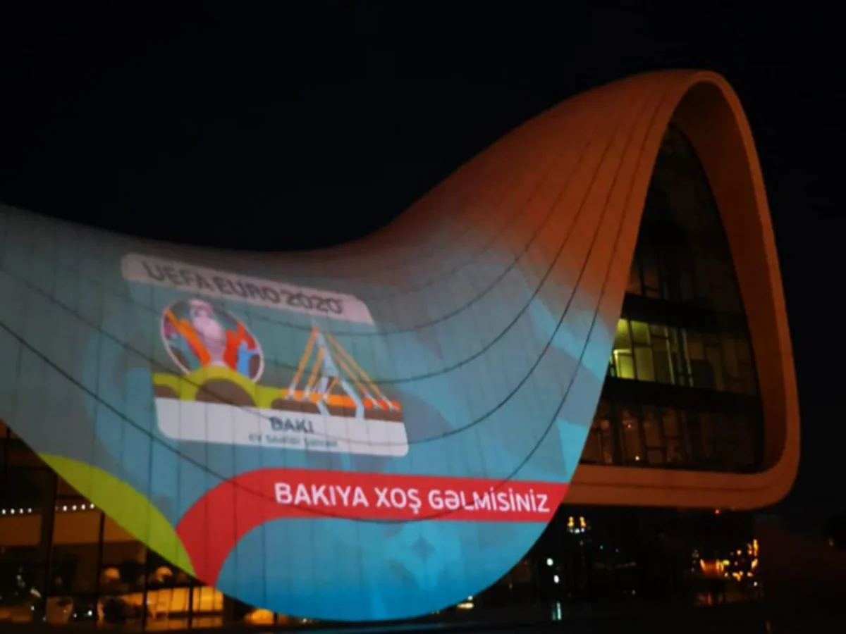 Heydər Əliyev Mərkəzi üzərində AVRO-2020 iştirakçılarınin görüntüləri nümayiş etdirilib