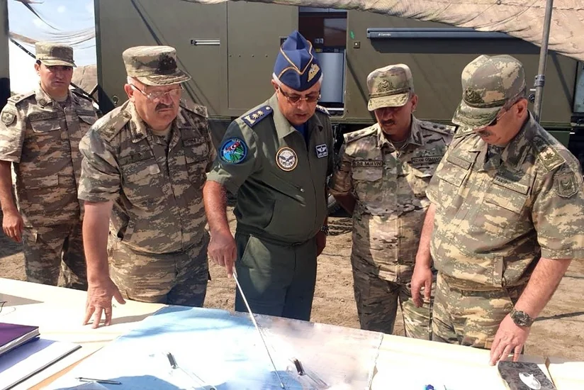 К поиску потерпевшего крушение военного самолета привлечены иностранные специалисты и современное оборудование