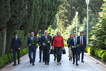 Monteneqro parlamentinin sədri Ulu Öndərin məzarını və Şəhidlər xiyabanını ziyarət edib
