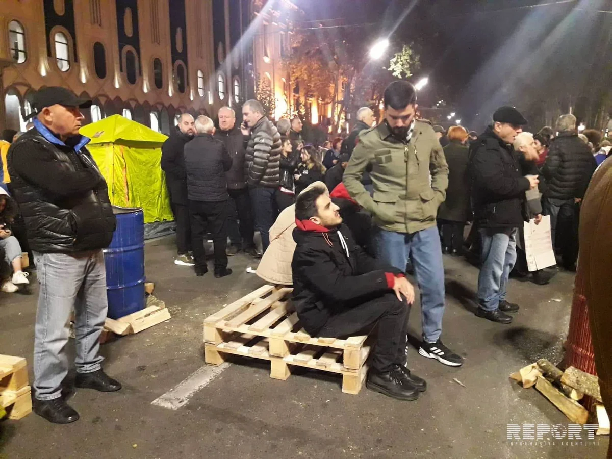 В Тбилиси возобновилась акция протеста - ФОТО - ОБНОВЛЕНО