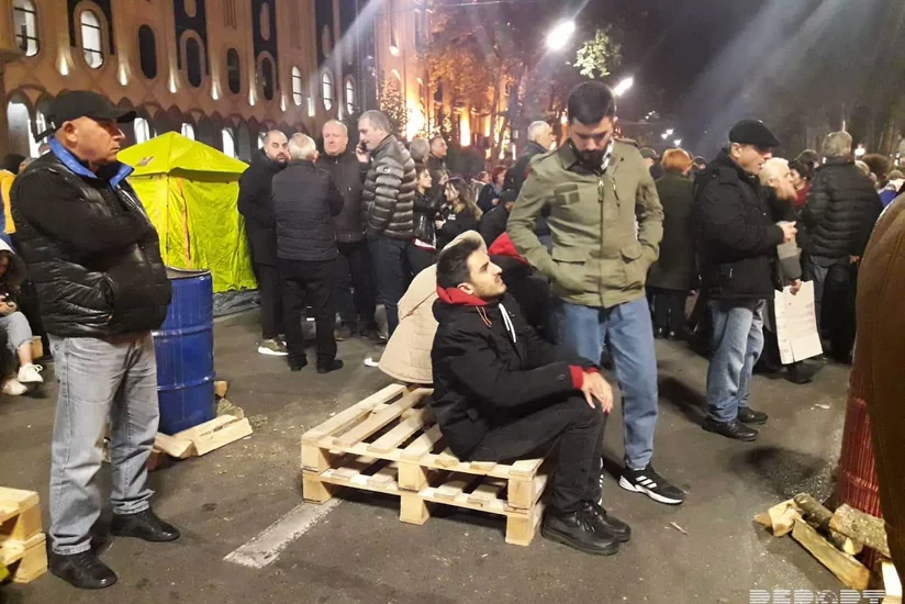 В Тбилиси возобновилась акция протеста - ФОТО - ОБНОВЛЕНО
