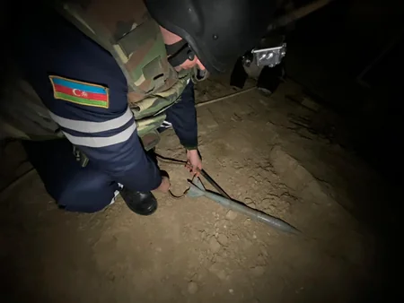 В Баку обнаружен танковый снаряд