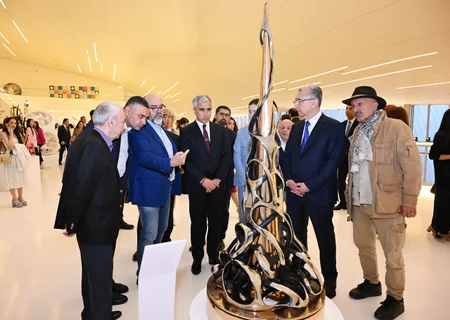 Heydər Əliyev Mərkəzində “Görünməyənin cizgiləri” sərgisi açılıb