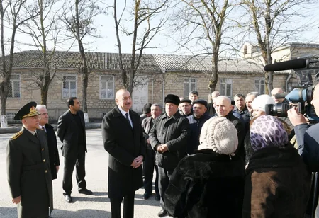 Prezident İlham Əliyev zəlzələ bölgəsinə gedib - FOTOLAR - YENİLƏNİB