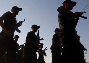 Militants hold 450 train passengers hostage in Pakistan
