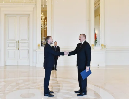 Prezident İlham Əliyev 4 ölkənin yeni səfirinin etimadnaməsini qəbul edib