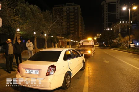 Bakıda taksi işıqforu qırmızıda keçərək qəza törədib, yaralananlar var - YENİLƏNİB - FOTO - VİDEO