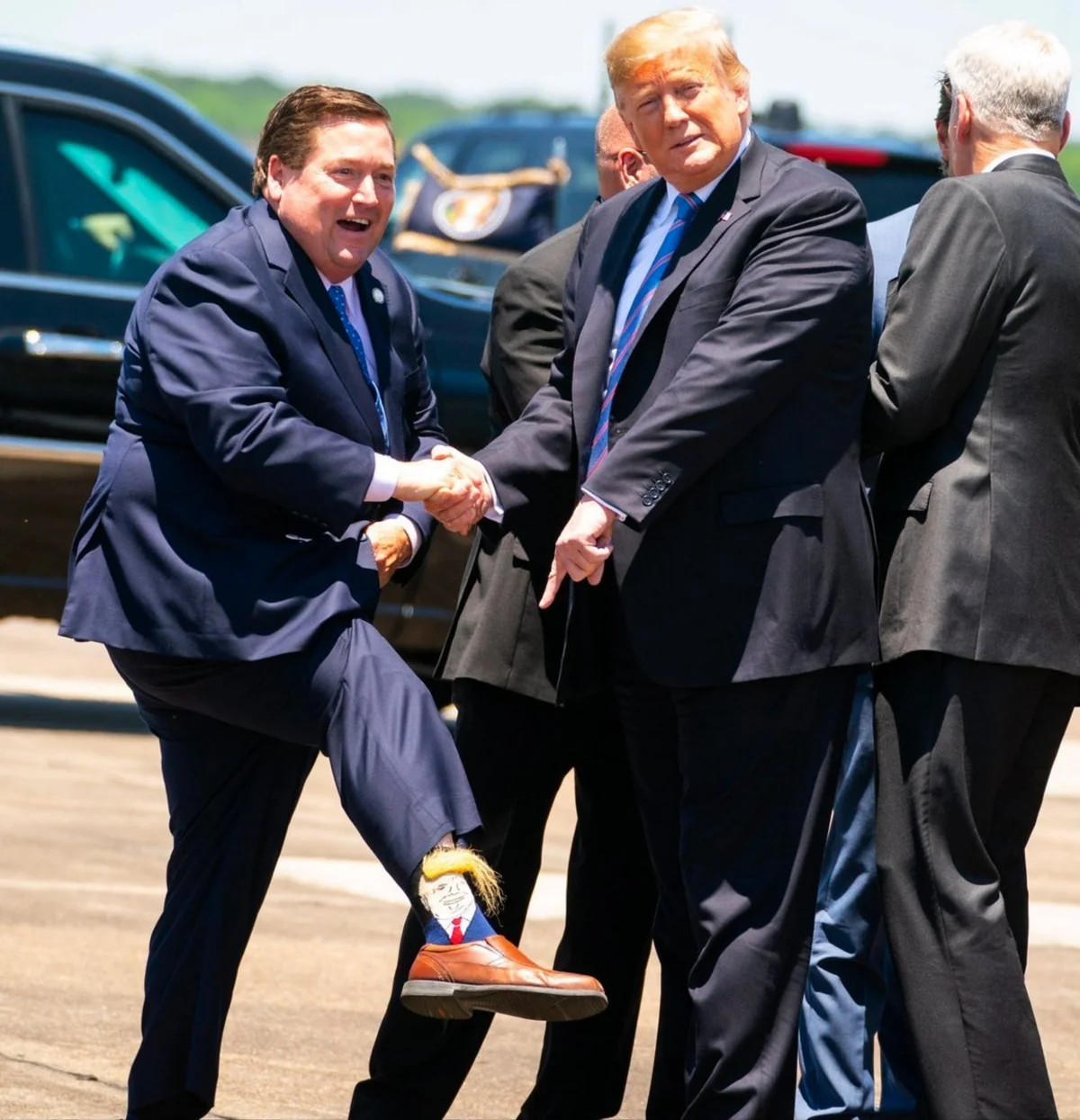 Вице-губернатор Луизианы надел на встречу с Трампом носки с его портретом - ФОТО