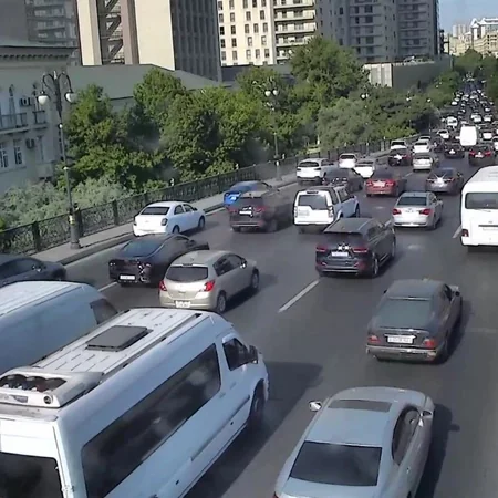 Bakının bir sıra yollarında tıxac yaranıb