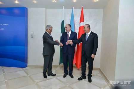 Bakıda Azərbaycan, Türkiyə və Pakistan XİN başçılarının ilk üçtərəfli görüşü başlayıb