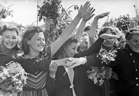 ​Информсовет СНГ представляет фотовыставку 70 лет Победы - ФОТО