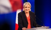 Ле Пен пригрозила вотумом недоверия правительству Франции