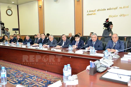 ​Rabitə və Yüksək Texnologiyalar Nazirliyində illik toplantı keçirilib