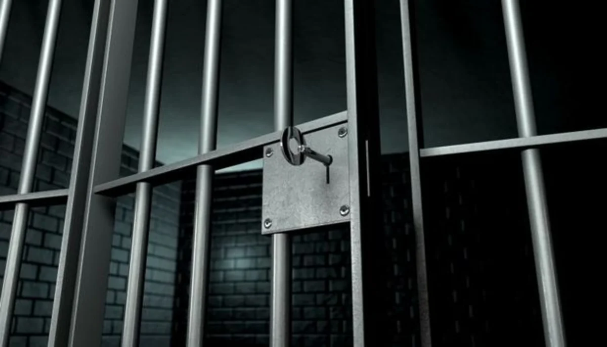 Filippin polisi məşhur müxalifətçi senatoru həbs edib