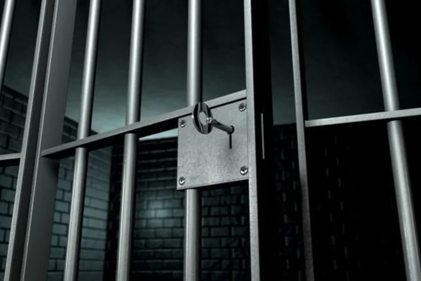 Filippin polisi məşhur müxalifətçi senatoru həbs edib