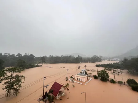 Tailandda on minlərlə ev daşqınlardan zərər çəkib