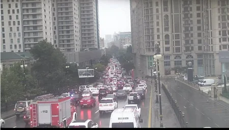 Bakıda nəqliyyatın hərəkətində sıxlıq yaranıb