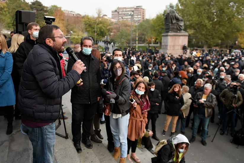 В Ереване проходит шествие с требованием отставки Пашиняна