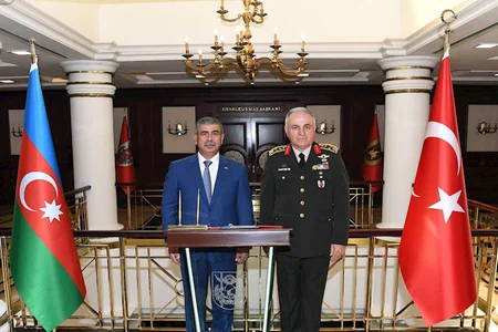 Zakir Həsənov Türkiyənin Baş Qərargah rəisi ilə hərbi əməkdaşlığın inkişafını müzakirə edib