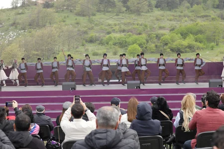 Cıdır düzündə “Xarıbülbül” festivalının açılış konserti olub