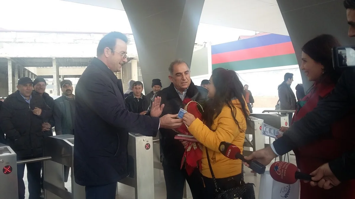 Bakı-Sumqayıt elektrik qatarından istifadə edən 100 mininci sərnişin məlum olub