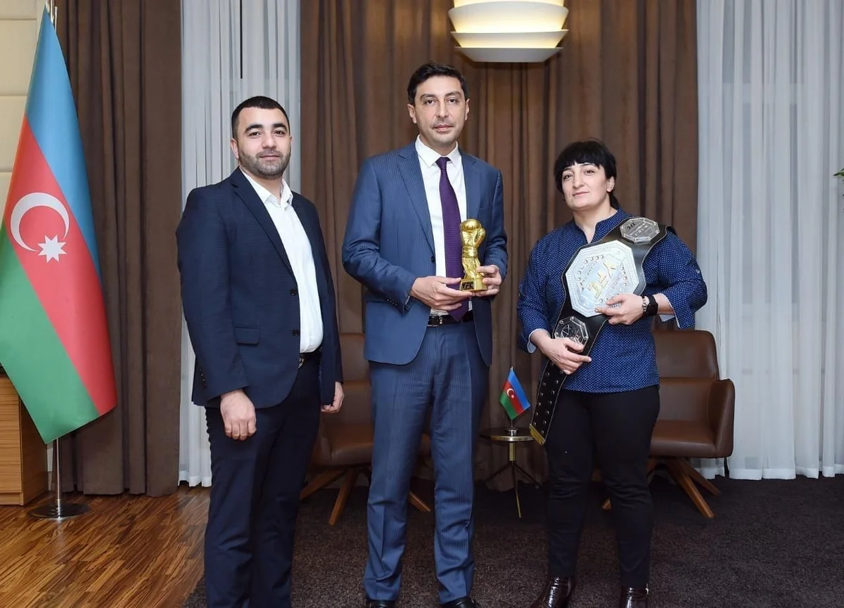 Fərid Qayıbov erməniyə qalib gələn idmançı ilə görüşüb