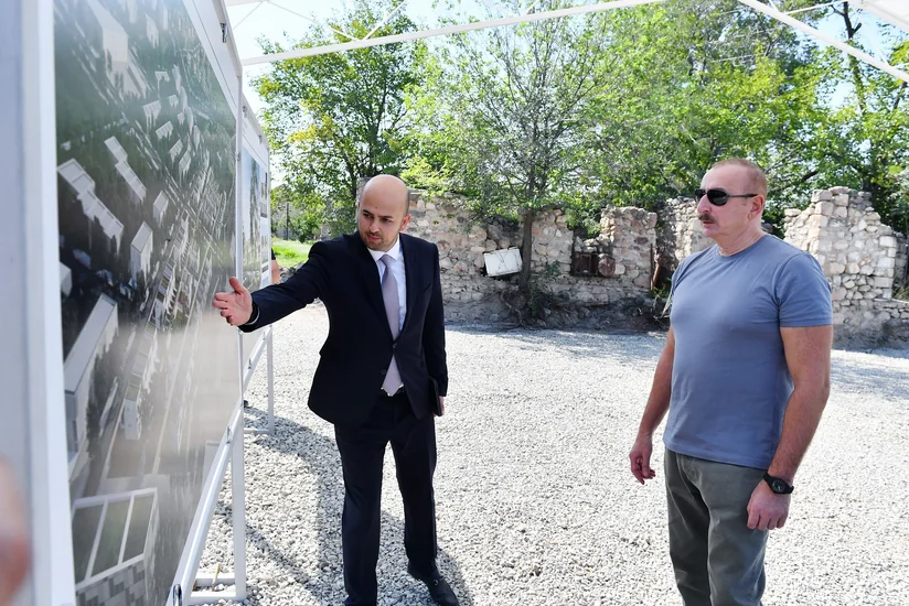 Prezident Zəngilanda üç yaşayış kompleksinin və uşaq bağçasının təməllərini qoyub, şəhər məscidində görülən işlərlə tanış olub